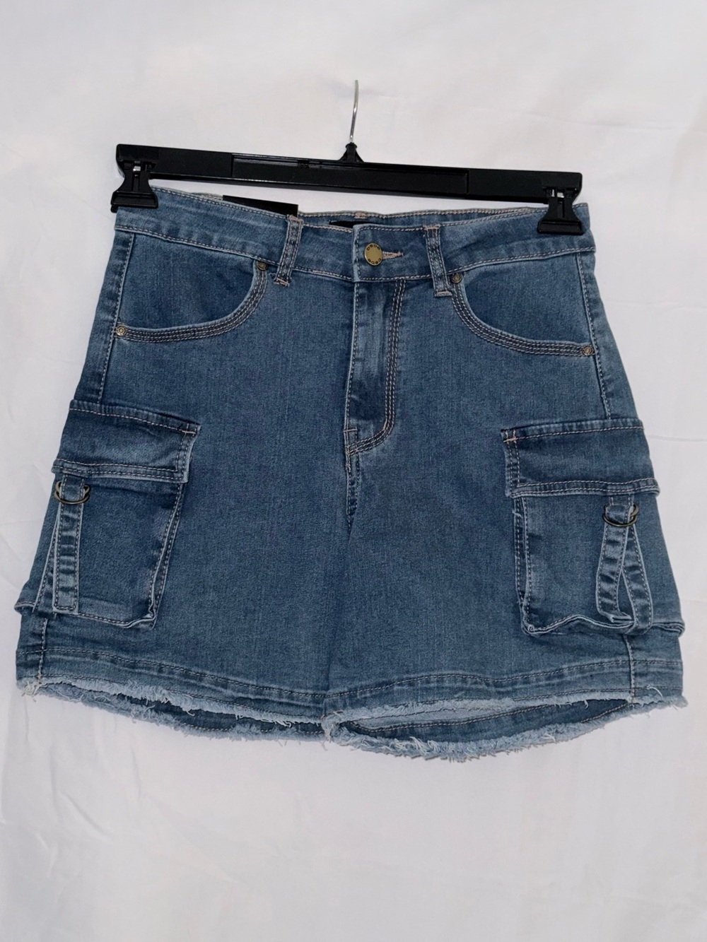 NWT bebe Blue Denim Cargo Shorts Size 6/28